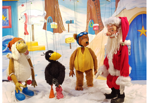 © Marionettentheater Stromboli Szenenbild aus dem Stück "Kleine Rabe feiert Weihnachten"