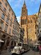 Münster von Straßburg von einer Seitenstraße aus.